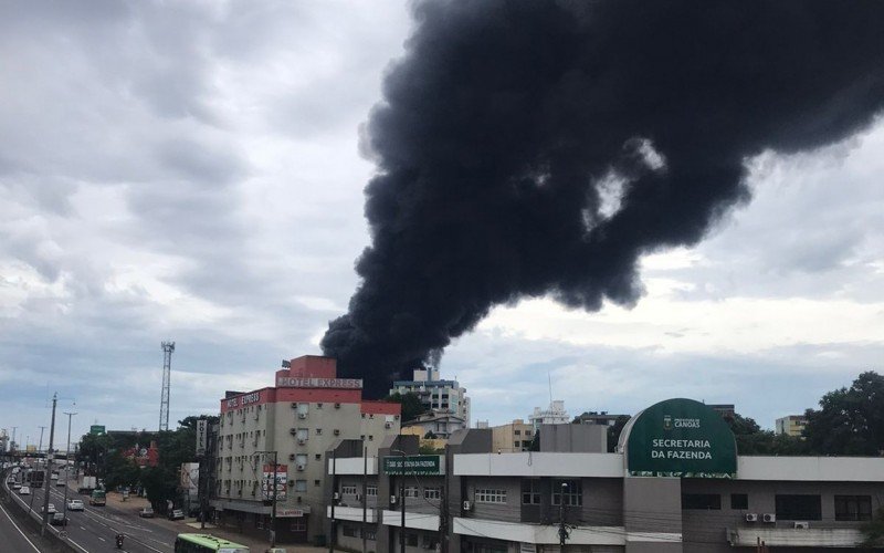 Incêncio em Canoas no começo da tarde desta quarta-feira | Jornal NH