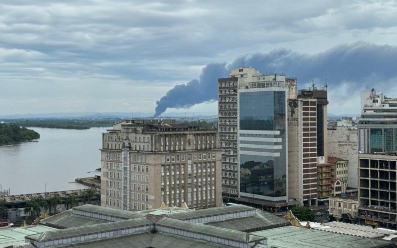 IncÃªndio em Canoas era visto de Porto Alegre no comeÃ§o da tarde desta quarta-feira