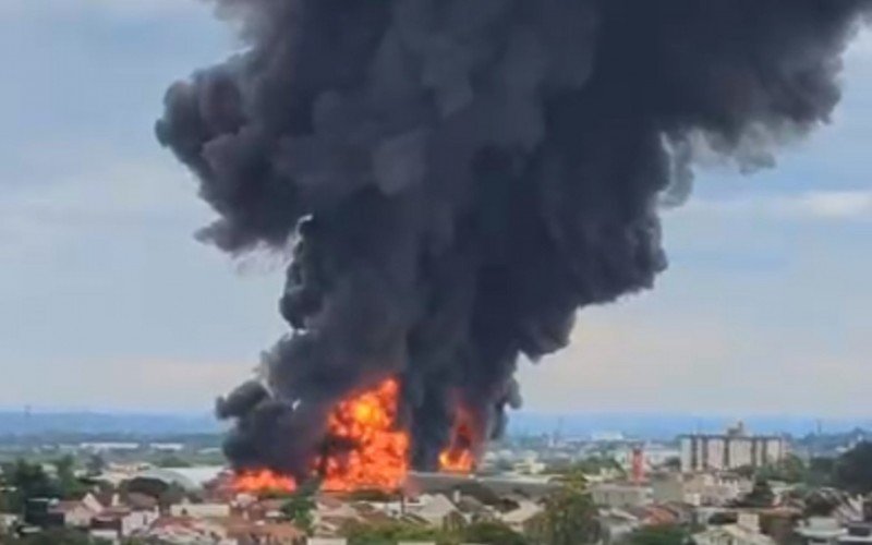 Incêndio em Canoas na tarde desta quarta-feira