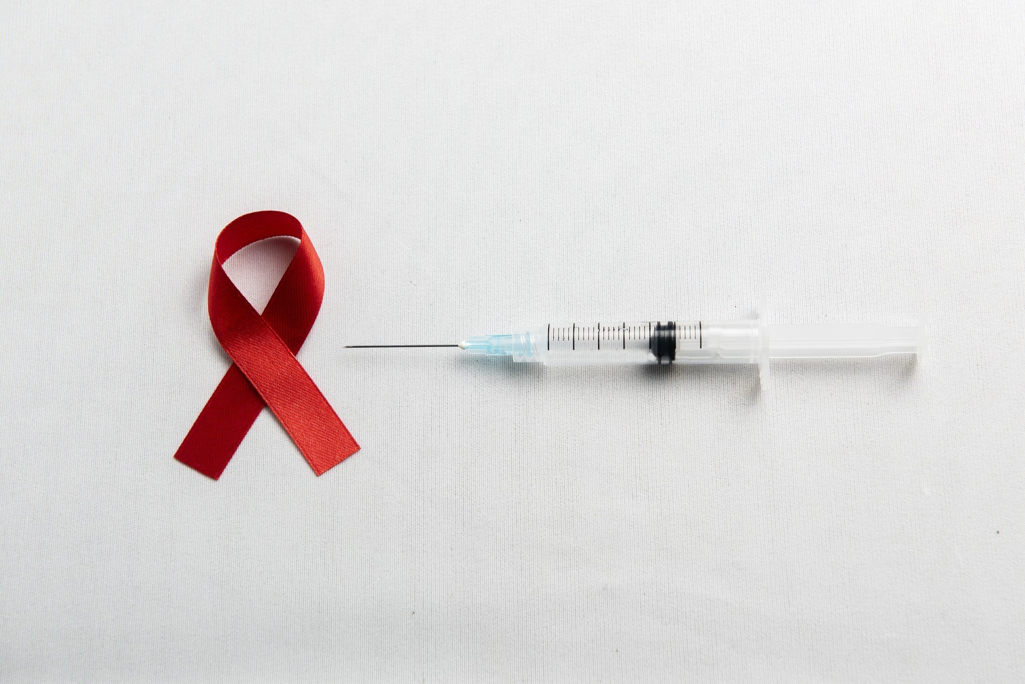 HIV/AIDS: Qual a diferença? Entenda sobre transmissão, sintomas e como se prevenir