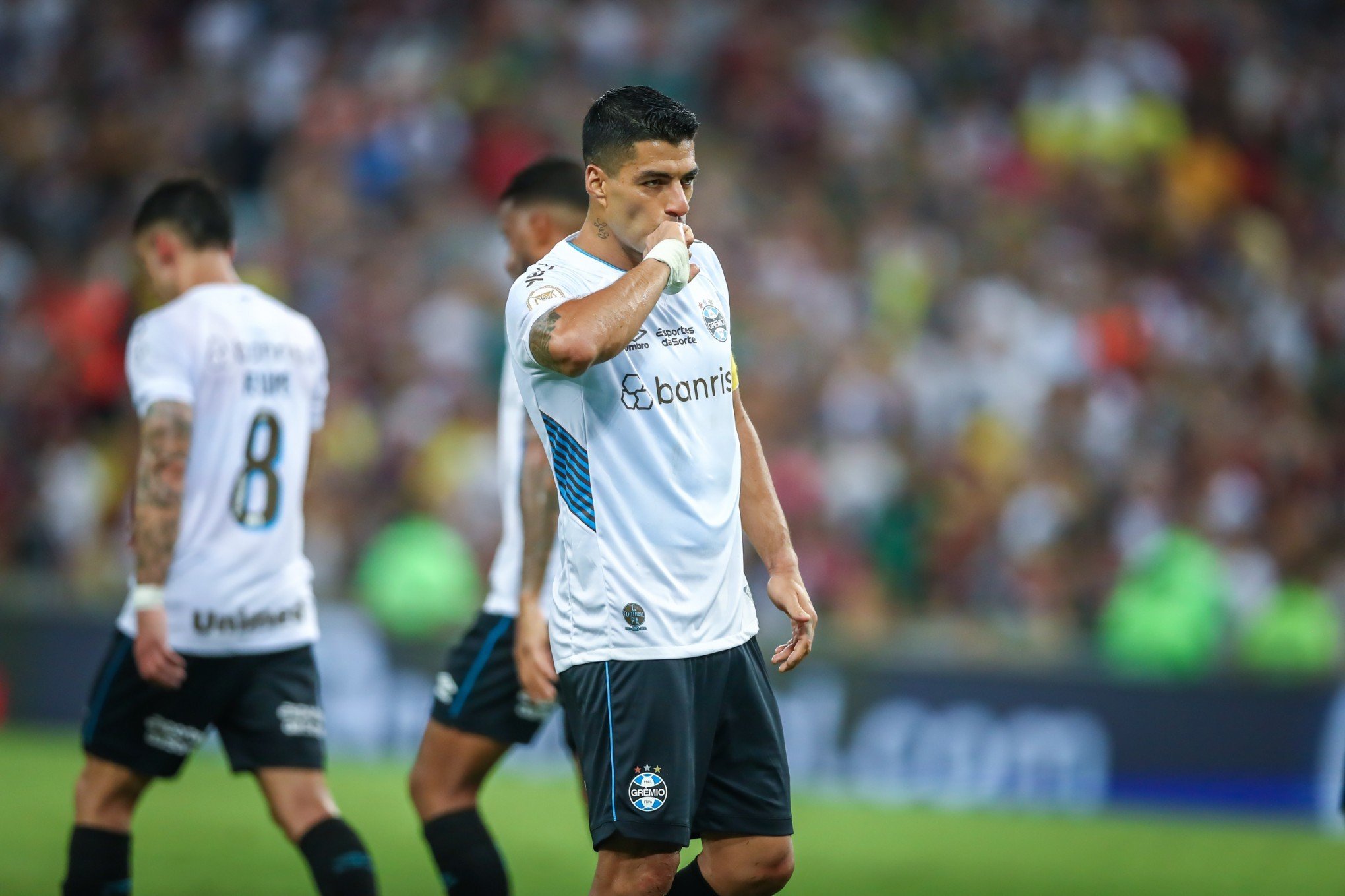 Na despedida de Luis Suárez, Grêmio derrota o Flu no Maracanã com show do uruguaio