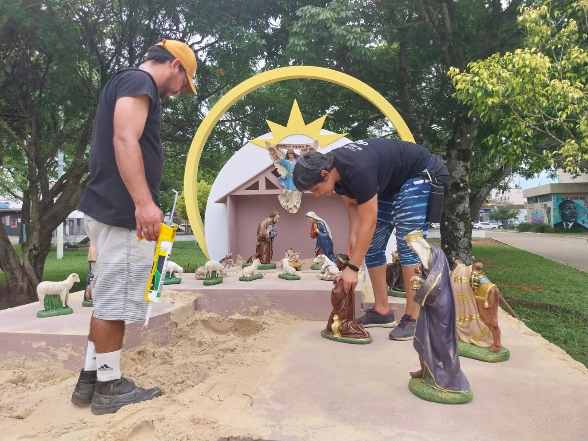 Montagem decoraÃ§Ã£o Feliz Natal em SÃ£o Leopoldo