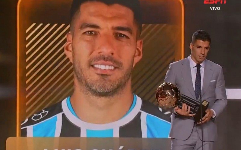 Suárez recebe o prêmio de melhor jogador do Brasileirão | Jornal NH