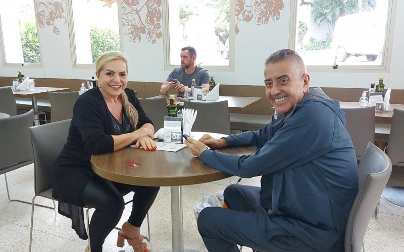 Vice Nedy de Vargas Marques tomou café com a esposa Sadia Morales Siqueira