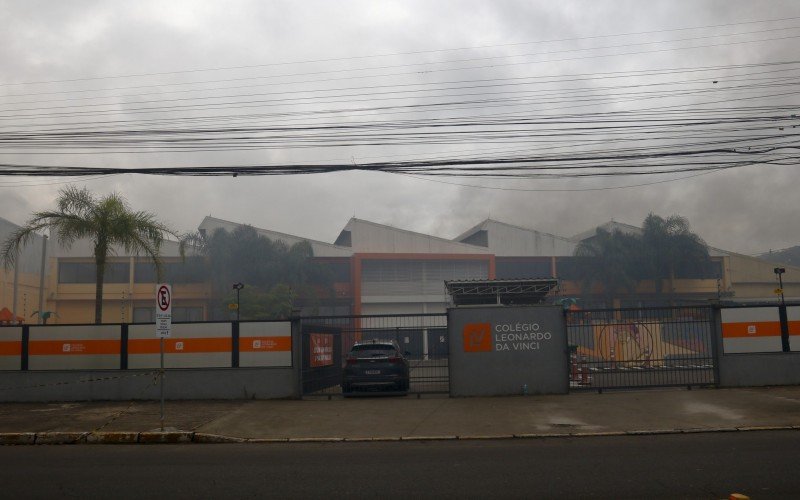 "É um veneno toda essa fumaça": Local onde empresa foi destruída por incêndio ainda traz riscos à população; veja