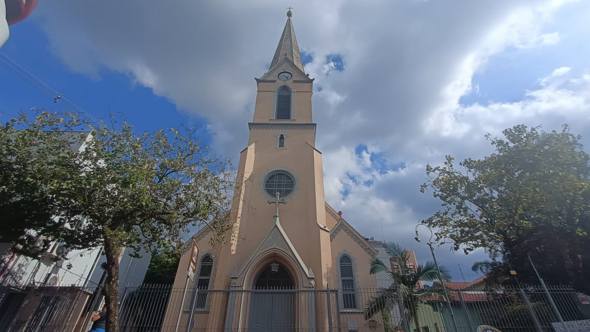 Concerto natalino na Igreja do Relógio é cancelado devido ao falecimento do pai do maestro