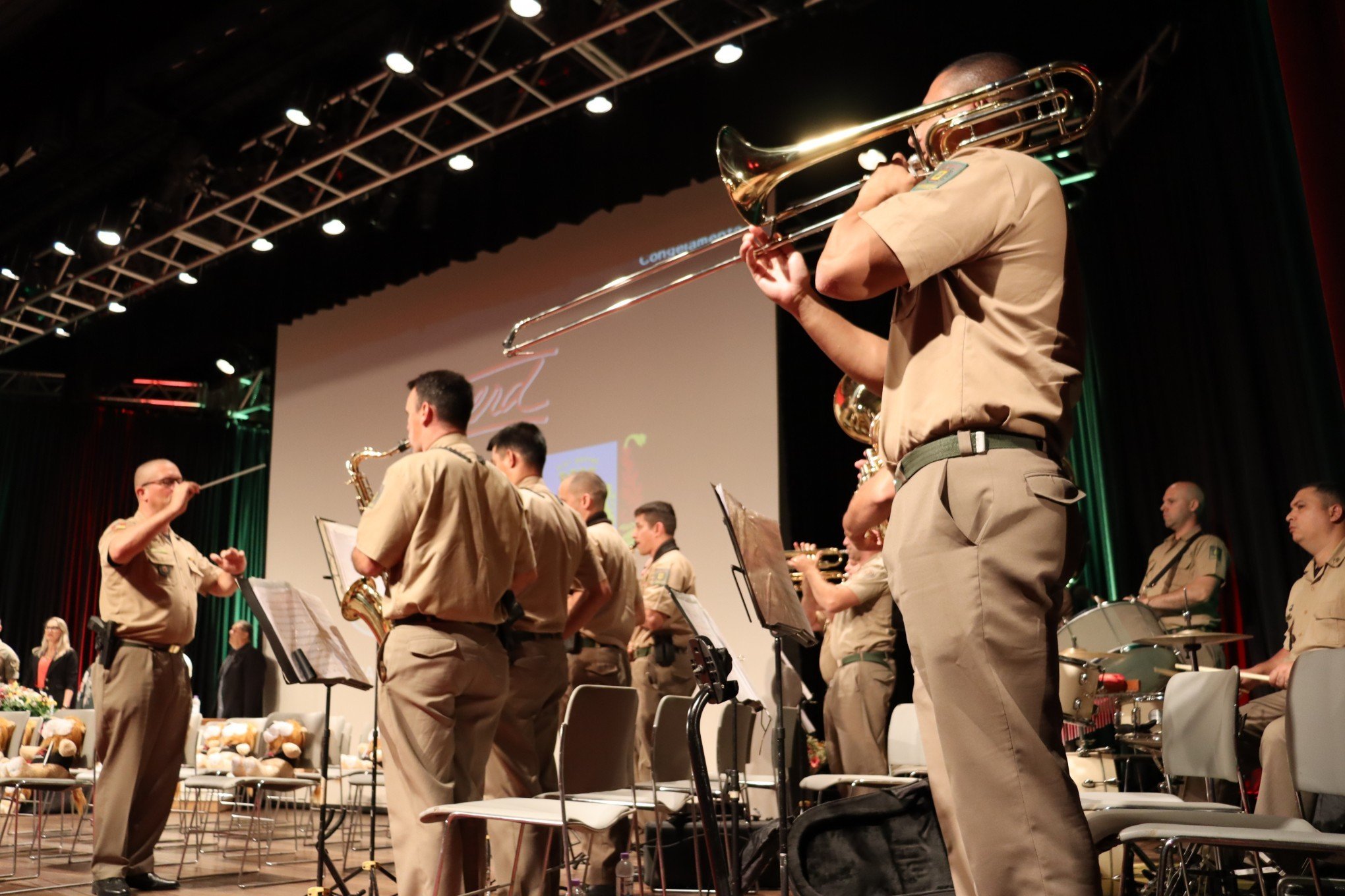 Formatura de 550 alunos no Proerd em SÃ£o Leopoldo - banda da Brigada Militar