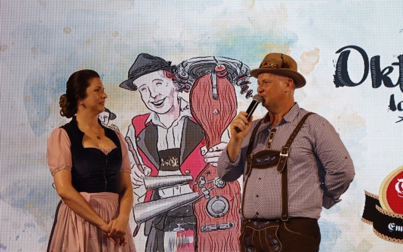 Casal presidente da 34Âª Oktoberfest, Ana e Marcelo Luiz Kunst