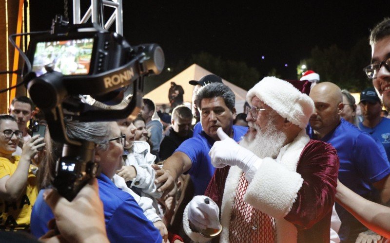 Papai Noel atendeu Ã s crianÃ§as