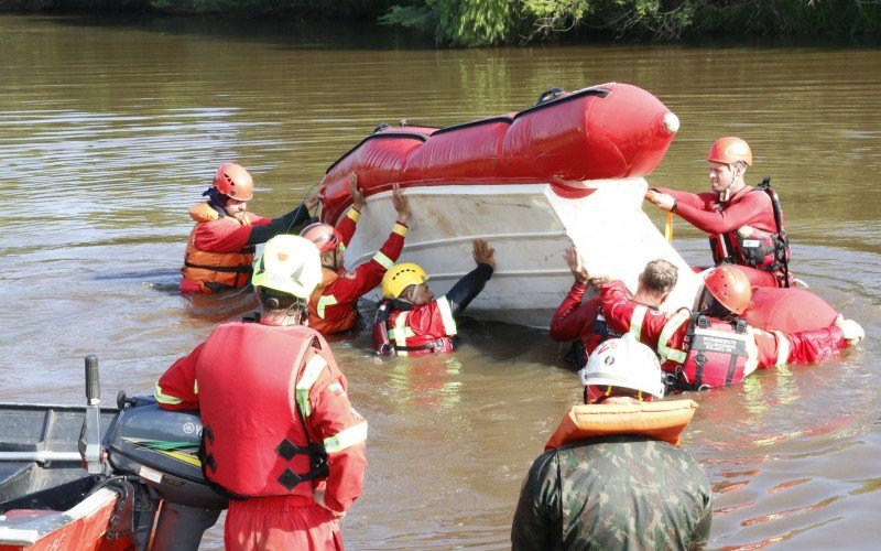 Bombeiros voluntÃ¡rios participam de Curso Internacional de IntervenÃ§Ã£o em Desastres