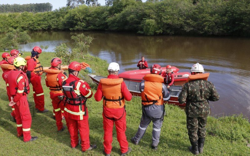 Bombeiros voluntários participam de Curso Internacional de Intervenção em Desastres | Jornal NH