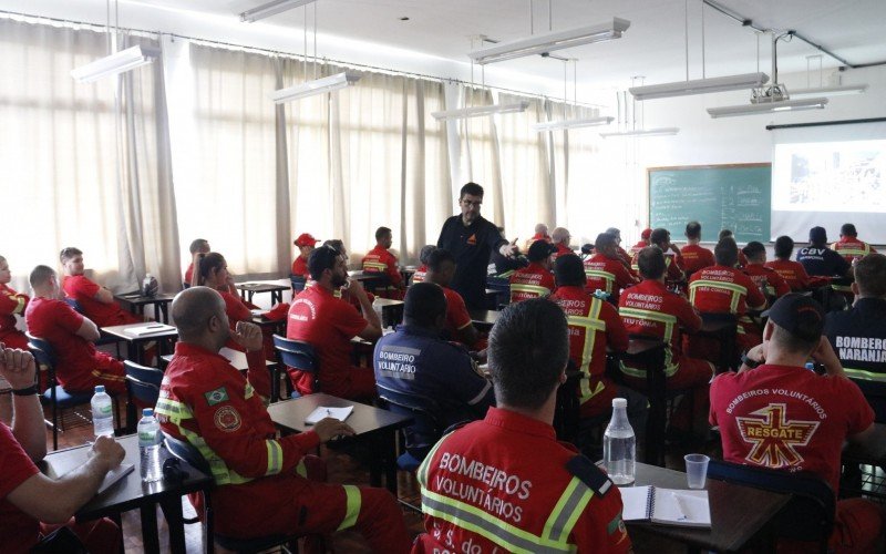 Bombeiros voluntÃ¡rios participam de Curso Internacional de IntervenÃ§Ã£o em Desastres