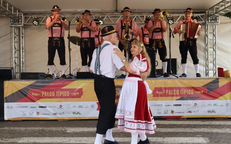 Bandinha Típica na sexta edição da Dezemberfest  | Jornal NH