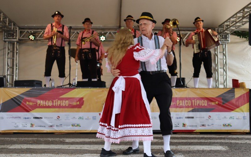 Bandinha TÃ­pica na sexta ediÃ§Ã£o da Dezemberfest 