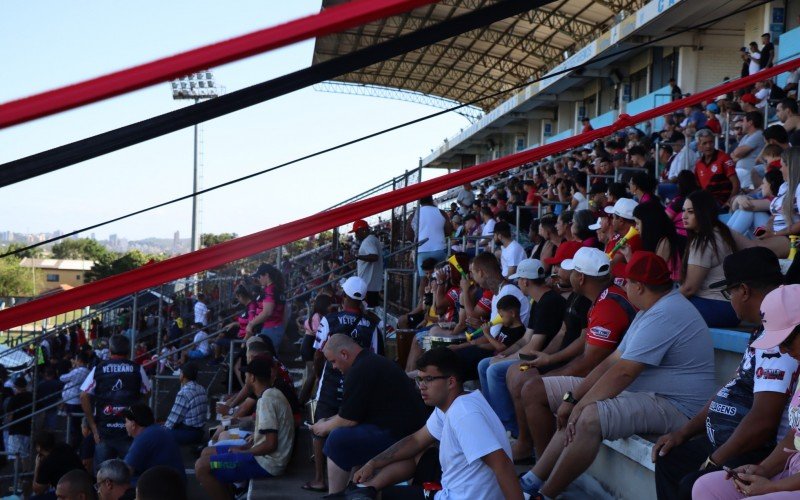 Cerca de 3 mil torcedores compareceram ao EstÃ¡dio do Vale para acompanhar finais