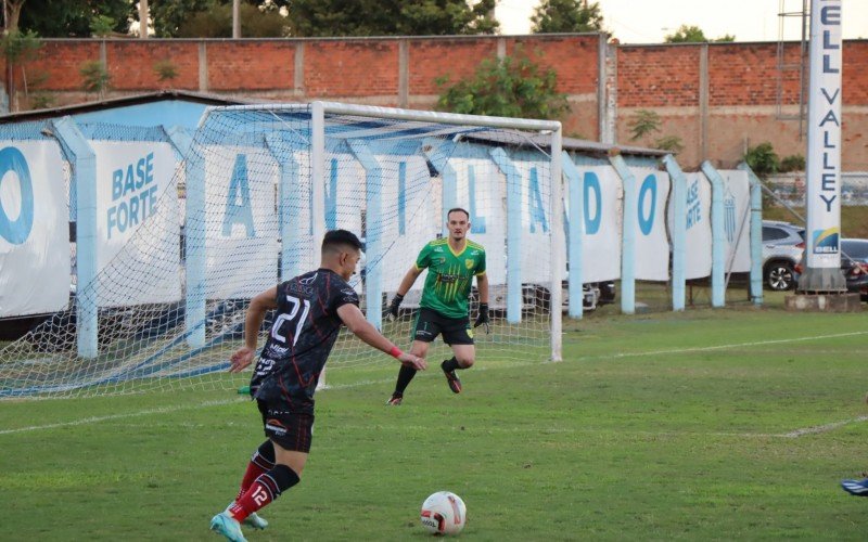 Veterano deixou de liquidar a partida em pelo menos duas oportunidades