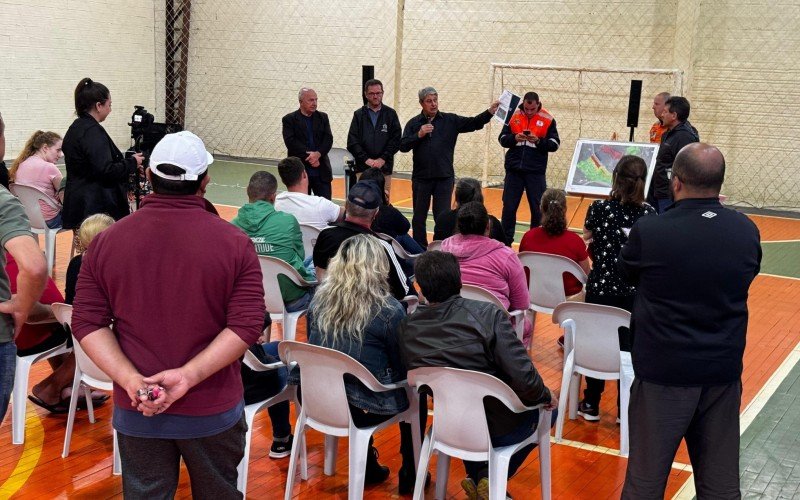 Reunião com moradores do bairro Três Pinheiros