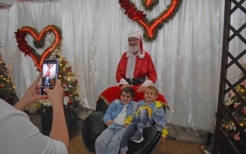 CrianÃ§as aproveitaram para fazer fotos