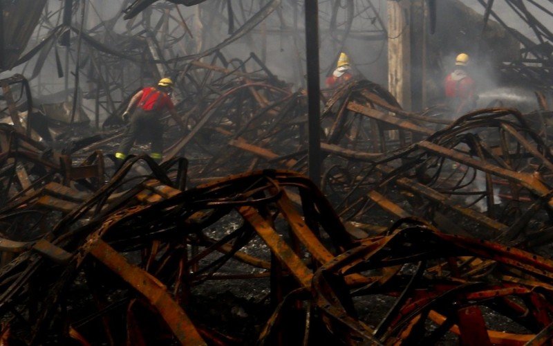 Corpo de Bombeiros trabalhou durante três dias consecutivos para eliminar as chamas