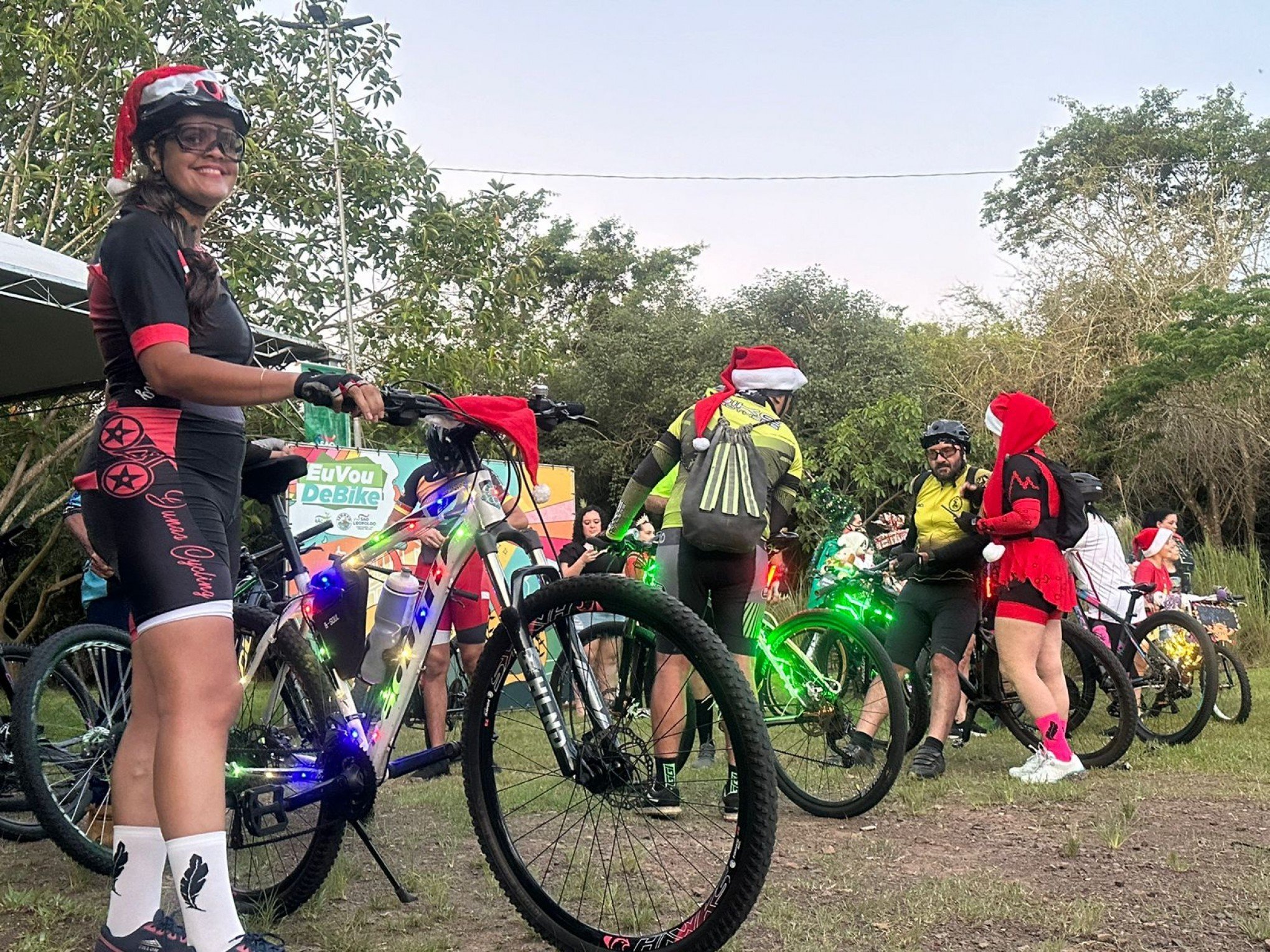 EdiÃ§Ã£o especial de Natal do Eu Vou de Bike ocorreu neste sÃ¡bado (9)