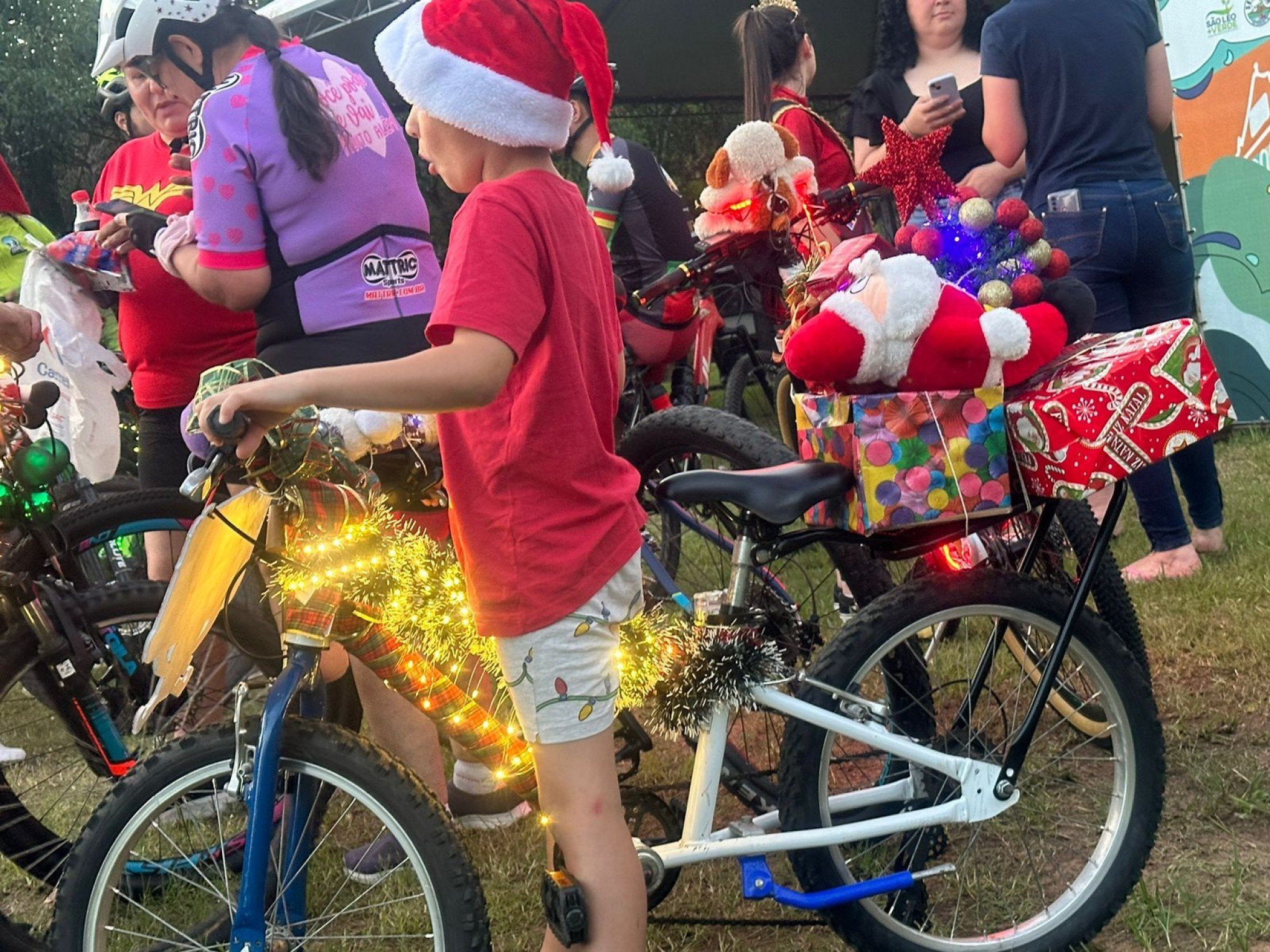 EdiÃ§Ã£o especial de Natal do Eu Vou de Bike ocorreu neste sÃ¡bado (9)