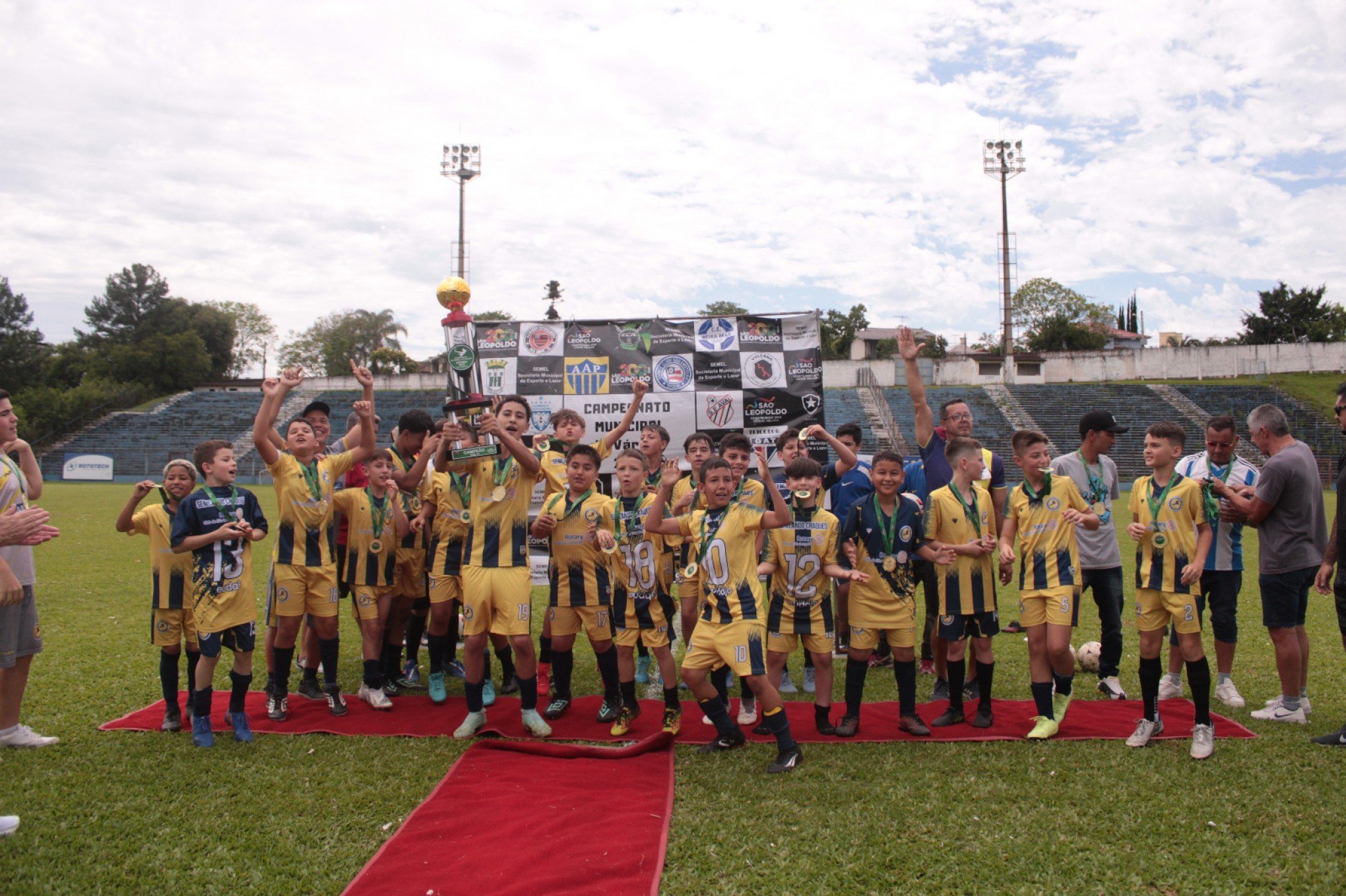 Obras e ViaÃ§Ã£o foi o campeÃ£o da VÃ¡rzea na categoria Sub-12