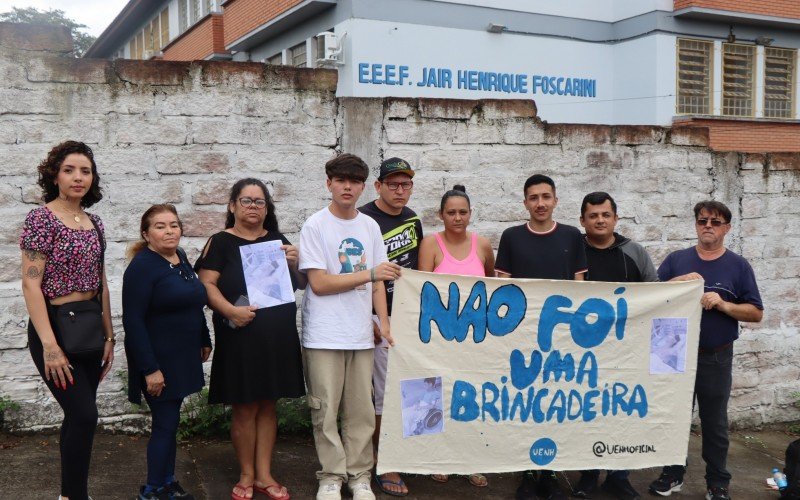 Protesto contra violência em frente a Escola Estadual Jair Foscarini, no bairro Boa Saúde | Jornal NH