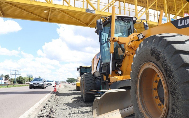 Obras paradas na BR-116, entre SÃ£o Leopoldo e Novo Hamburgo, devido a paralisaÃ§Ã£o de funcionÃ¡rios de empresa subcontratada pelo consÃ³rcio BR-116 Norte