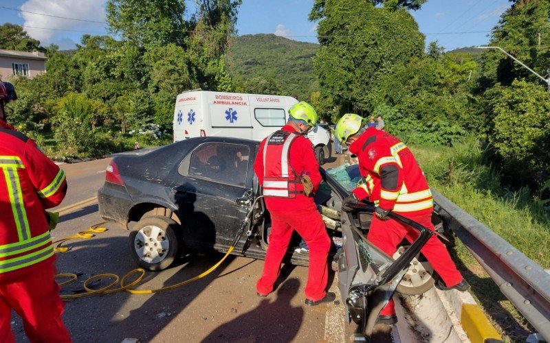 BR-116: Uma pessoa morre apÃ³s colisÃ£o entre carro e caminhÃ£o em trecho da regiÃ£o 