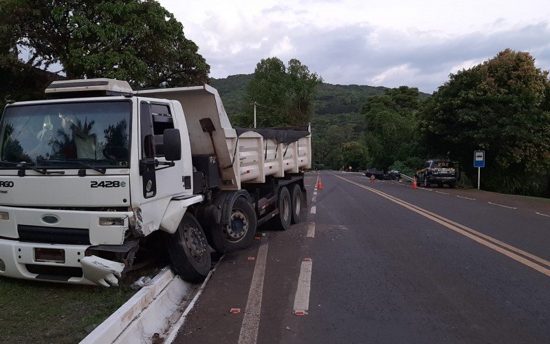 Motorista de 71 anos morreu apÃ³s colisÃ£o com caminhÃ£o na BR-116, em Morro Reuter, na tarde desta segunda-feira (11)