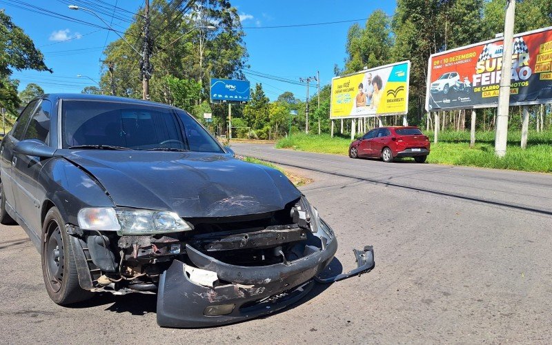 ACIDENTE DE TRÂNSITO: Dois carros colidem em Novo Hamburgo; saiba se alguém se feriu