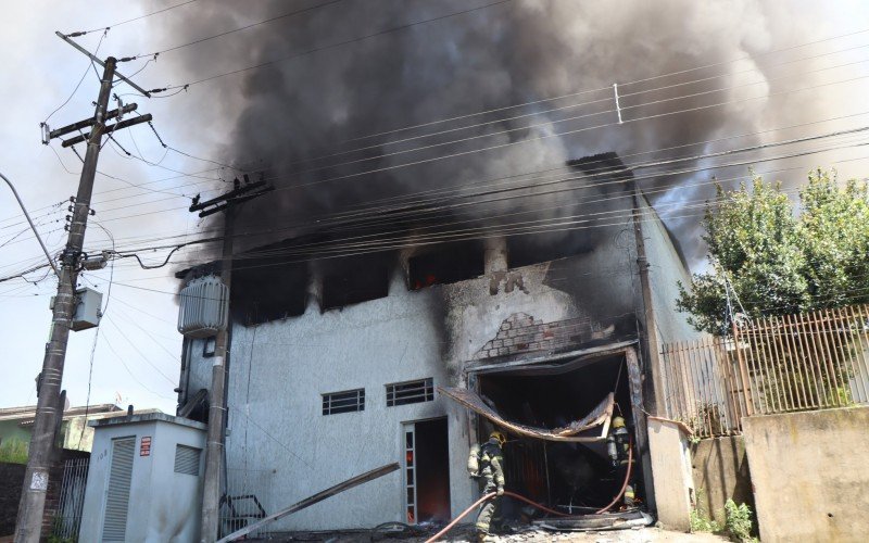 Fogo consumiu empresa de componentes para calÃ§ados do bairro Primavera