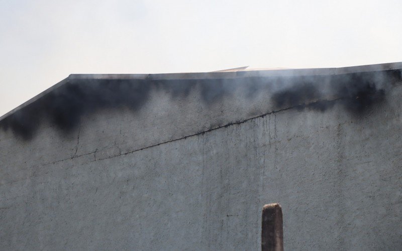 Fogo consumiu empresa de componentes para calçados do bairro Primavera | Jornal NH