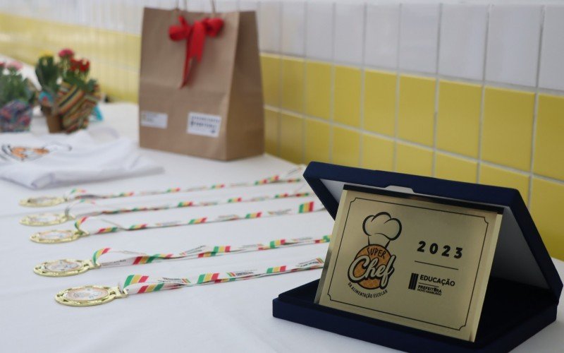 SuperChef da AlimentaÃ§Ã£o Escolar entregou medalhas e placa como premiaÃ§Ã£o
