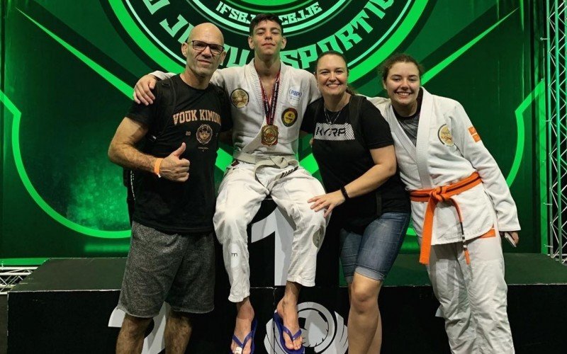 Henrique Seibert, Mica, Thaty AraÃºjo e JÃºlia Seibert
