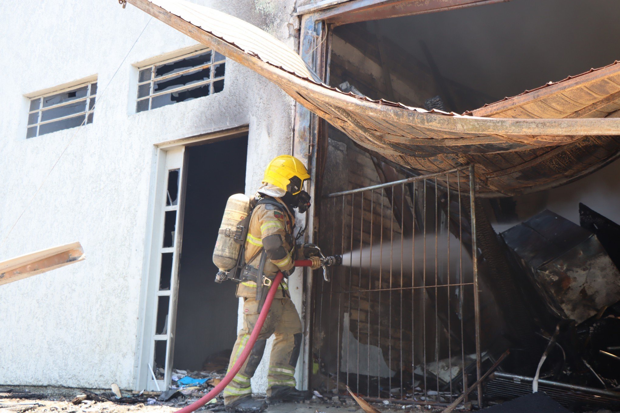 "Prejuízo enorme, mas estamos vivos"; veja situação da empresa atingida por incêndio em Novo Hamburgo