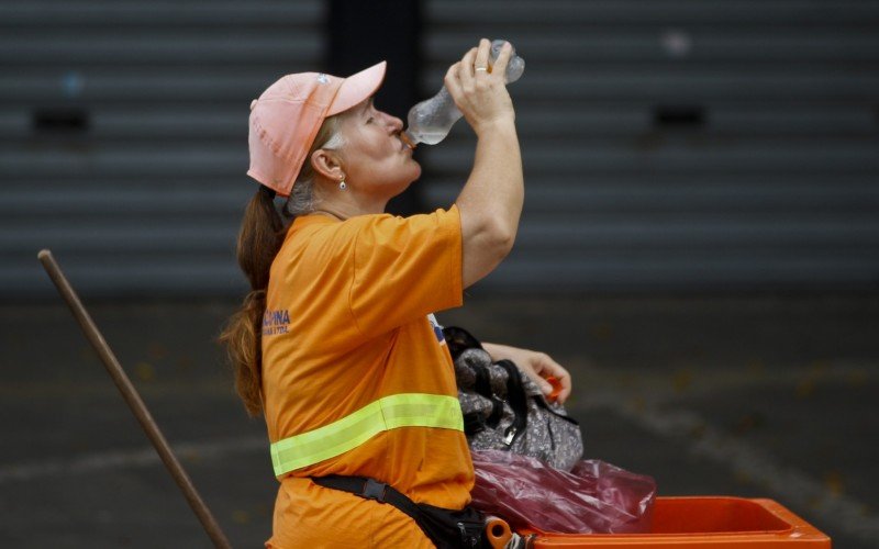 Calorão faz com que população busque se hidratar muito | Jornal NH