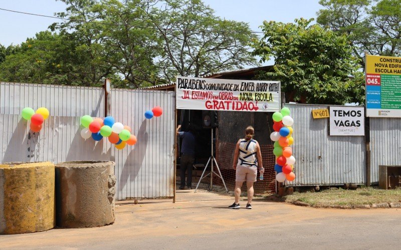 CerimÃ´nia de inÃ­cio das obras de construÃ§Ã£o do novo prÃ©dio da Escola Municipal de EducaÃ§Ã£o BÃ¡sica Harry Roth