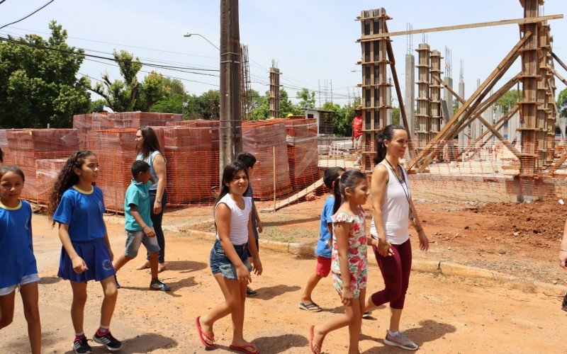 CerimÃ´nia de inÃ­cio das obras de construÃ§Ã£o do novo prÃ©dio da Escola Municipal de EducaÃ§Ã£o BÃ¡sica Harry Roth