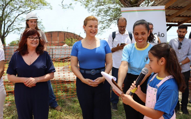 CerimÃ´nia de inÃ­cio das obras de construÃ§Ã£o do novo prÃ©dio da Escola Municipal de EducaÃ§Ã£o BÃ¡sica Harry Roth