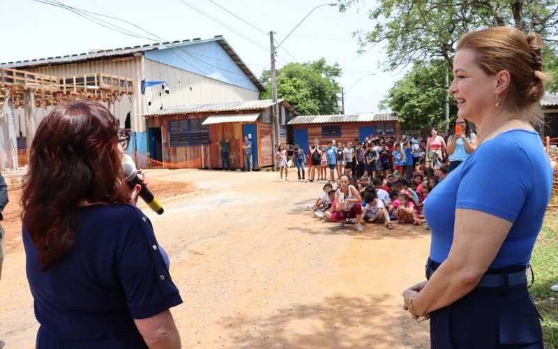 CerimÃ´nia de inÃ­cio das obras de construÃ§Ã£o do novo prÃ©dio da Escola Municipal de EducaÃ§Ã£o BÃ¡sica Harry Roth