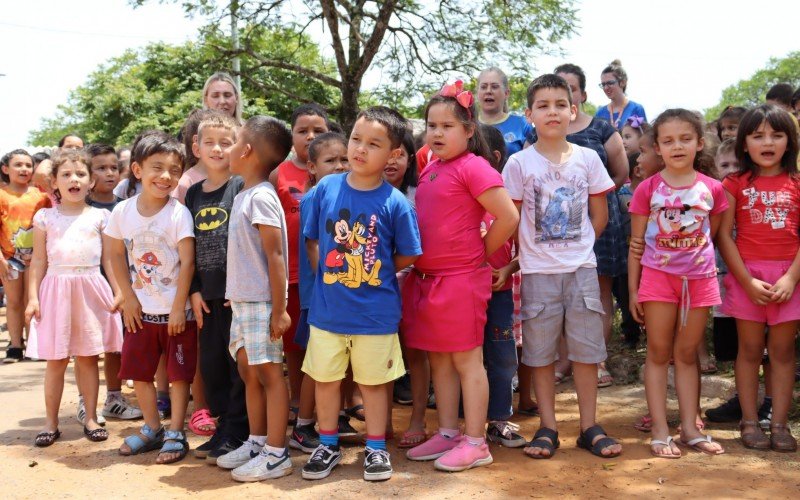 CerimÃ´nia de inÃ­cio das obras de construÃ§Ã£o do novo prÃ©dio da Escola Municipal de EducaÃ§Ã£o BÃ¡sica Harry Roth