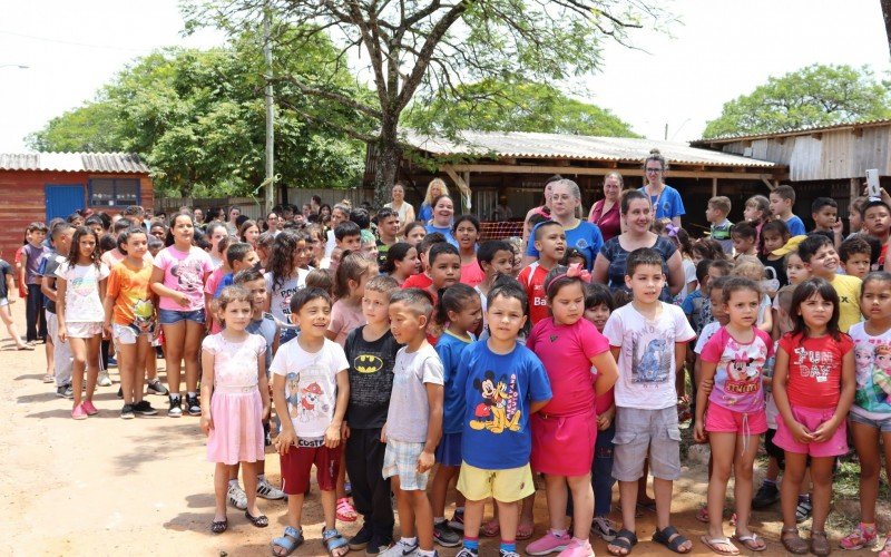 CerimÃ´nia de inÃ­cio das obras de construÃ§Ã£o do novo prÃ©dio da Escola Municipal de EducaÃ§Ã£o BÃ¡sica Harry Roth