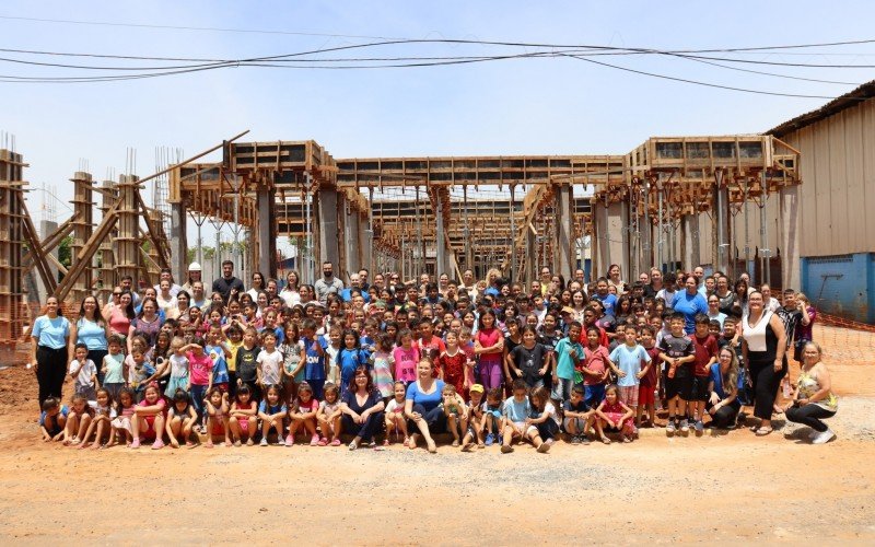 CerimÃ´nia de inÃ­cio das obras de construÃ§Ã£o do novo prÃ©dio da Escola Municipal de EducaÃ§Ã£o BÃ¡sica Harry Roth