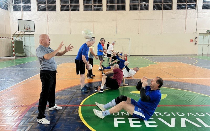 Grupo se exercita duas vezes por semana, das 6h às 7h, no Câmpus I da Universidade Feevale  | Jornal NH