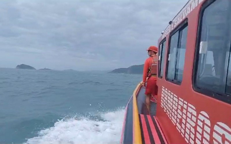 Grupo de Busca e Salvamento (GBS) do Corpo de Bombeiros conta com apoio da FAB e da Marinha nas buscas ao poeta que está desaparecido em alto mar | Jornal NH