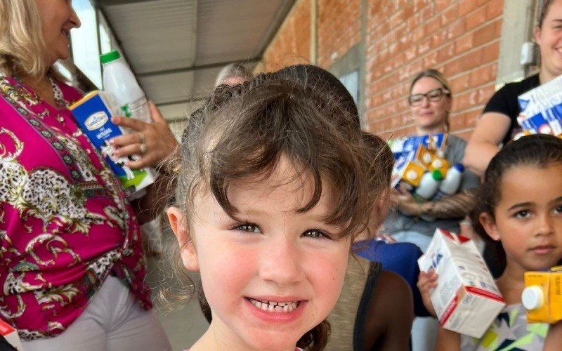 DoaÃ§Ã£o de 130 caixas de leite para crianÃ§as em tratamento de cÃ¢ncer infantil 