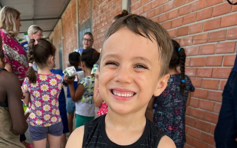 DoaÃ§Ã£o de 130 caixas de leite para crianÃ§as em tratamento de cÃ¢ncer infantil 