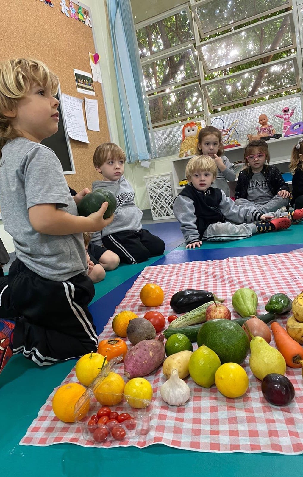 Crianças tiveram contato com alimentos e seus benefícios