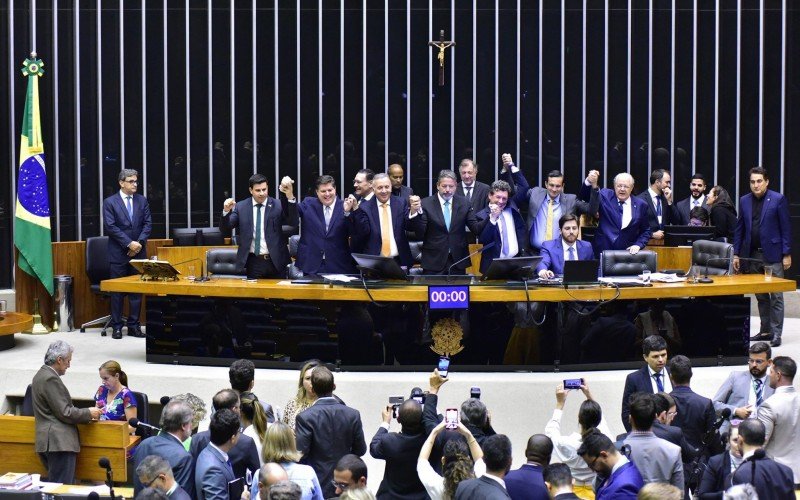 Deputados federais aprovam texto da reforma tributária